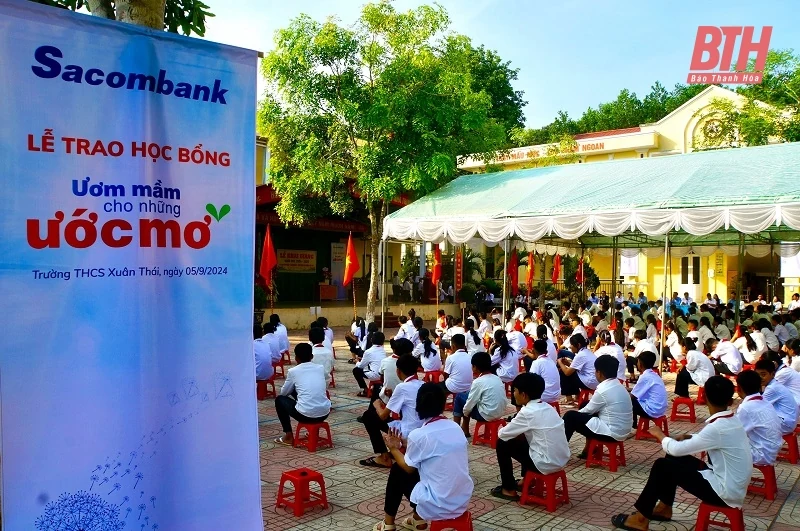 Sacombank trao học bổng “Ươm mầm cho những ước mơ” tại Thanh Hóa