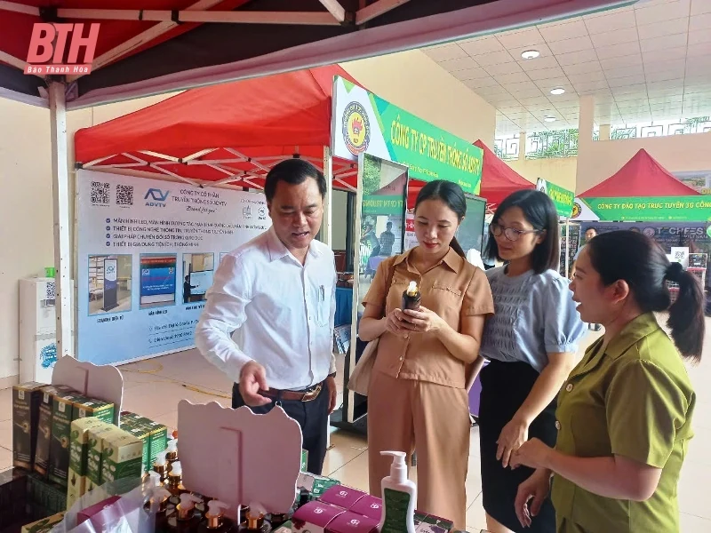 Triển lãm “TECHFEST đổi mới sáng tạo mở Trường Đại học Hồng Đức”