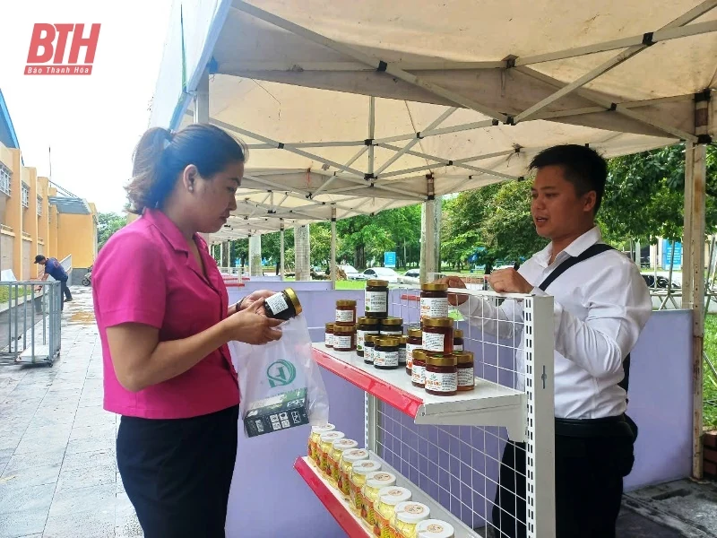 Triển lãm “TECHFEST đổi mới sáng tạo mở Trường Đại học Hồng Đức”