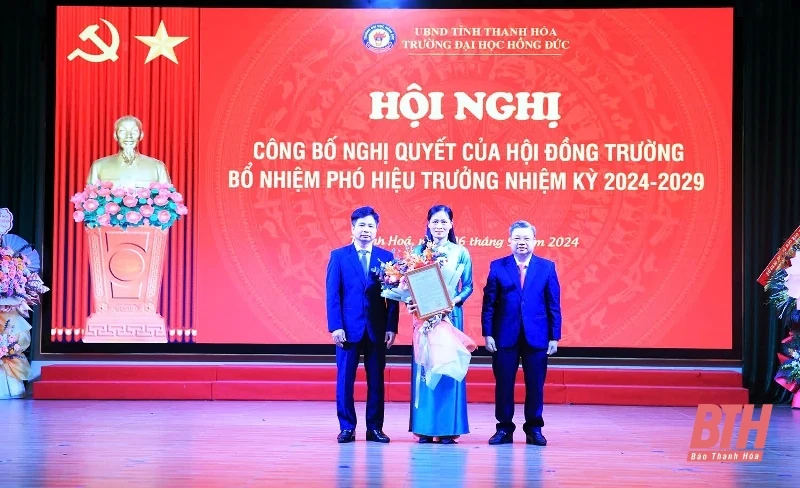 Công bố quyết định về công tác cán bộ Trường Đại học Hồng Đức