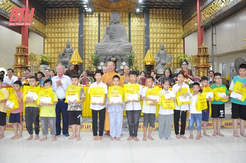 Chùa Thanh Hà trao hơn 1.000 suất quà cho học sinh giỏi