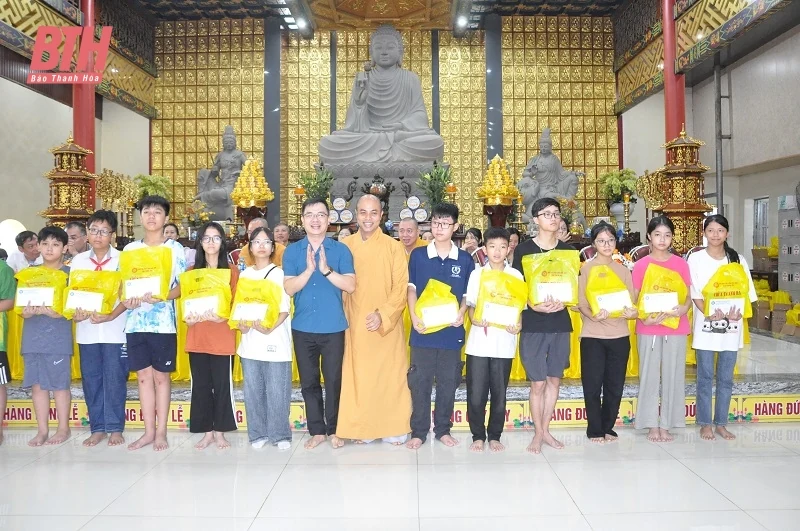 Chùa Thanh Hà trao hơn 1.000 suất quà cho học sinh giỏi