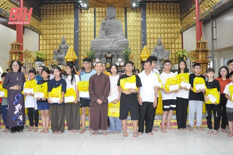 Chùa Thanh Hà trao hơn 1.000 suất quà cho học sinh giỏi