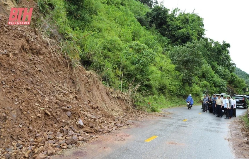 Phó Chủ tịch UBND tỉnh Đầu Thanh Tùng kiểm tra công tác ứng phó với bão số 3 tại Thường Xuân
