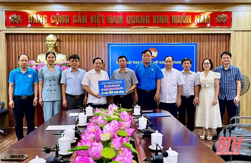 Sở NN&PTNT ủng hộ 950 triệu đồng xây dựng nhà ở cho hộ nghèo và hỗ trợ đồng bào bị thiệt hại do bão số 3