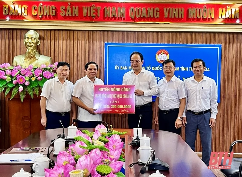 Ủy ban MTTQ m88 the thao tiếp nhận ủng hộ đồng bào bị thiệt hại do bão số 3