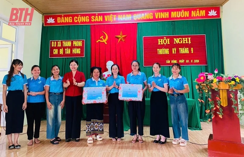 Hội LHPN tỉnh tặng quà Tết Trung thu cho trẻ mồ côi có hoàn cảnh đặc biệt khó khăn