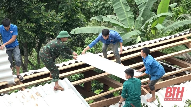 Ấm tình quân - dân những ngày mưa bão ở miền biên viễn