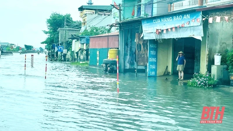 Hà Trung: Nước các sông dâng cao gây ngập tuyến Quốc lộ 1A và một số khu dân cư 