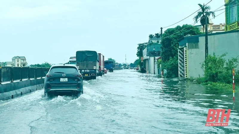 Hà Trung: Nước các sông dâng cao gây ngập tuyến Quốc lộ 1A và một số khu dân cư 