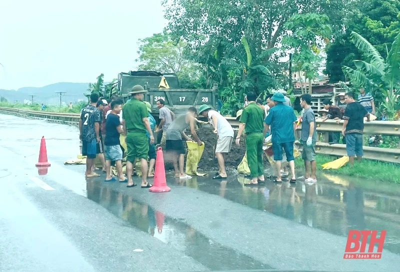 Hà Trung: Nước các sông dâng cao gây ngập tuyến Quốc lộ 1A và một số khu dân cư 