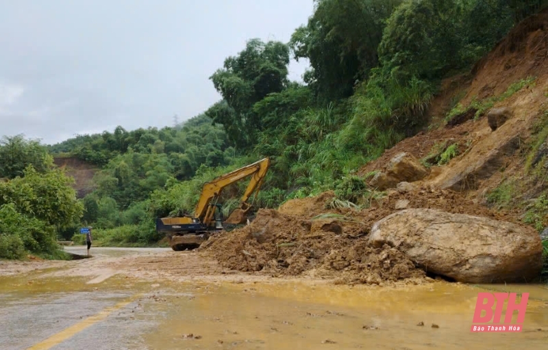 Nỗ lực khắc phục sự cố do bão số 3, bảo đảm giao thông thông suốt