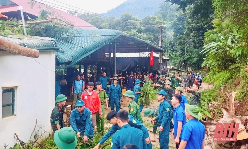 Sau bão, Mường Lát tích cực sửa chữa nhà ở bị thiệt hại cho người dân