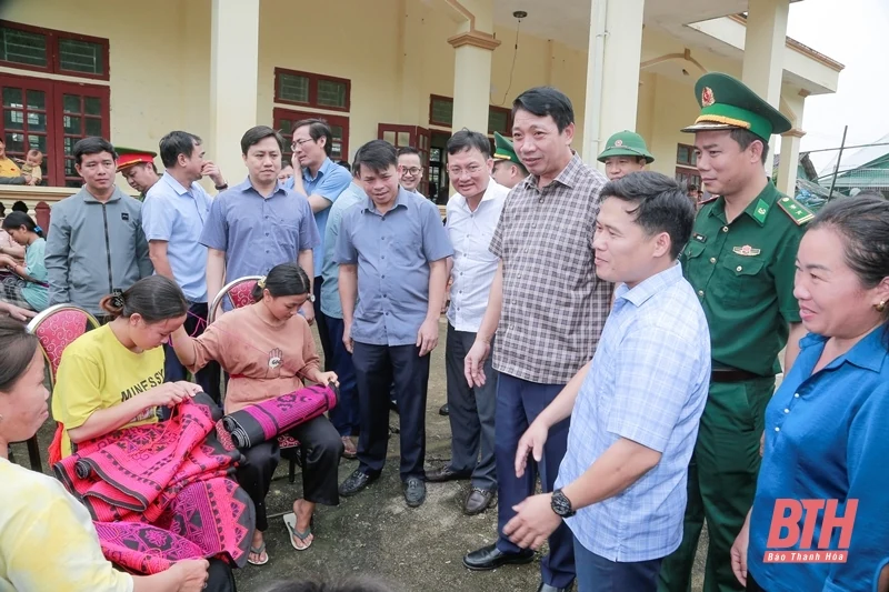 Phó Chủ tịch UBND tỉnh Lê Đức Giang kiểm tra, chỉ đạo khắc phục hậu quả bão số 3 tại các huyện Mường Lát, Quan Hóa, Quan Sơn