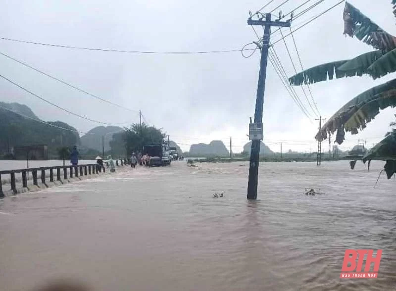 Phó Chủ tịch UBND tỉnh Lê Đức Giang kiểm tra và chỉ đạo khắc phục hậu quả bão số 3 tại các địa phương trong tỉnh