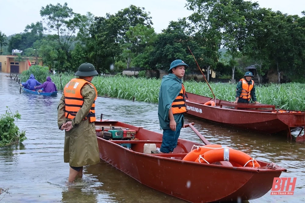 Phó Bí thư Tỉnh uỷ Trịnh Tuấn Sinh kiểm tra tình hình ngập lụt và chỉ đạo ứng phó, khắc phục hậu quả cơn bão số 3 tại huyện Thạch Thành