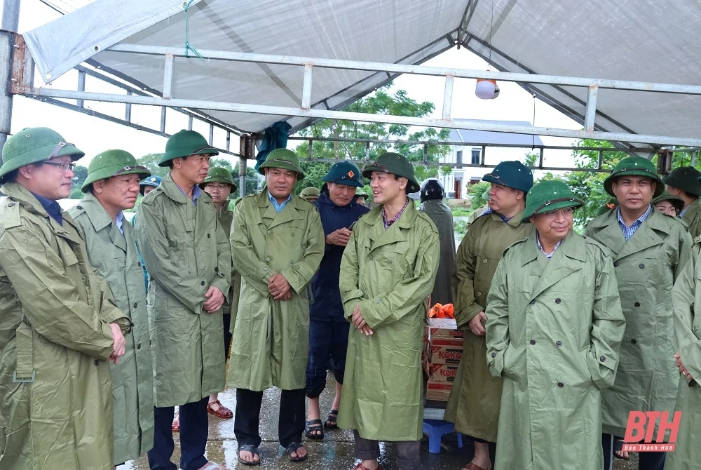 Phó Bí thư Tỉnh uỷ Trịnh Tuấn Sinh kiểm tra tình hình ngập lụt và chỉ đạo ứng phó, khắc phục hậu quả cơn bão số 3 tại huyện Thạch Thành