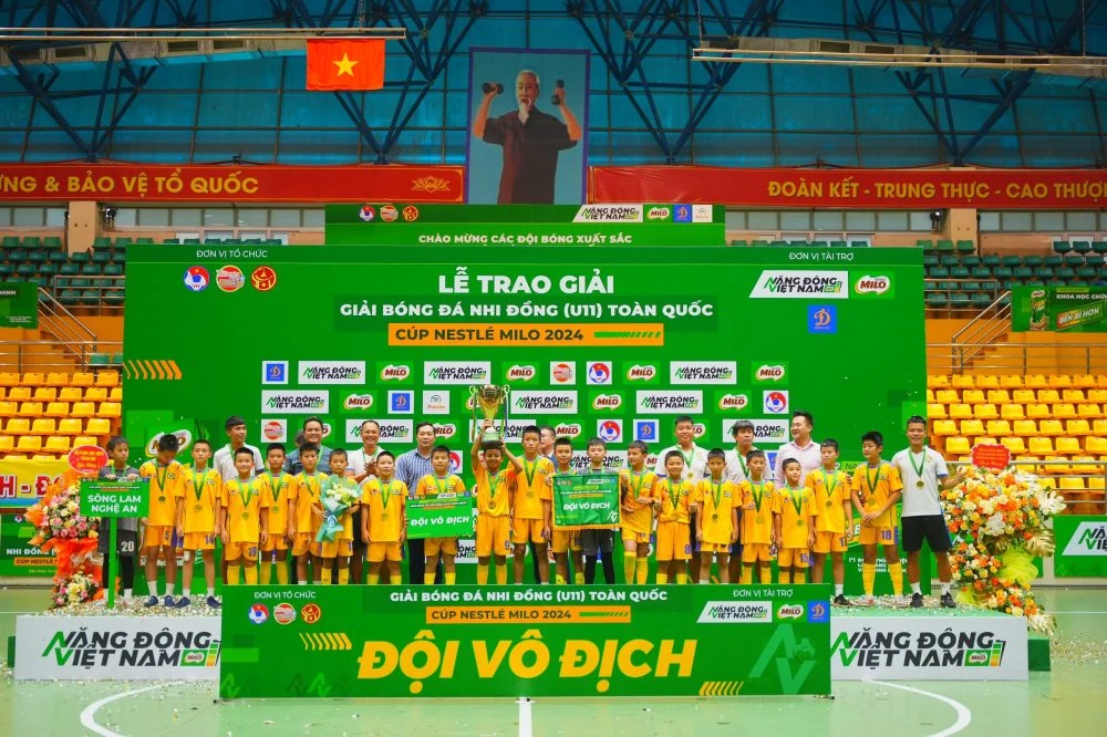 Đội U11 Sông Lam Nghệ An bị tước danh hiệu vô địch, cấm thi đấu 2 năm vì gian lận tuổi