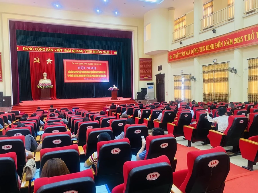 Tổ chức các hoạt động hưởng ứng Ngày Pháp luật nước Cộng hòa XHCN Việt Nam