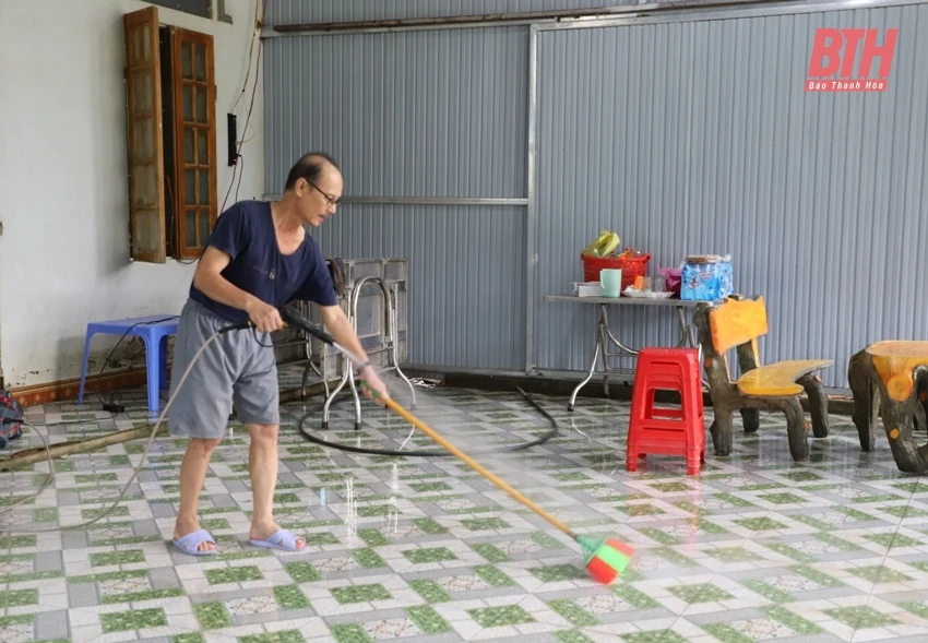 Chung tay vượt lũ...