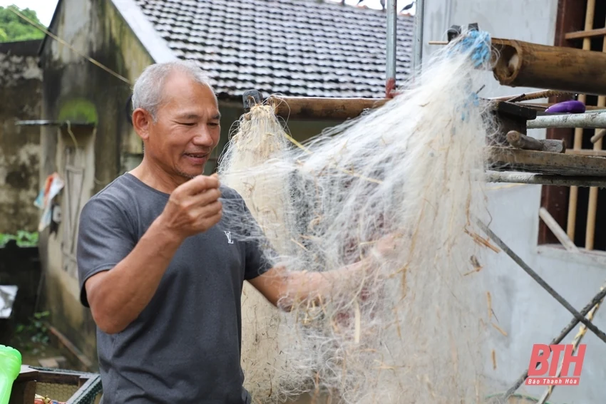 Chung tay vượt lũ...