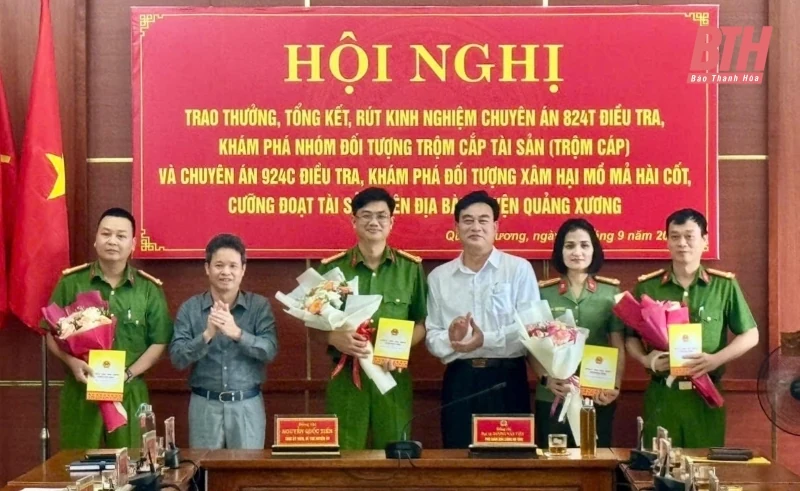 Công an Thanh Hóa trao thưởng cho các cá nhân có thành tích xuất sắc trong đấu tranh phòng, chống tội phạm