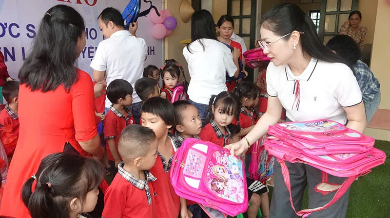 Trao tặng công trình nước sạch cho Trường Mầm non Yên Lạc (Như m88 the thao)