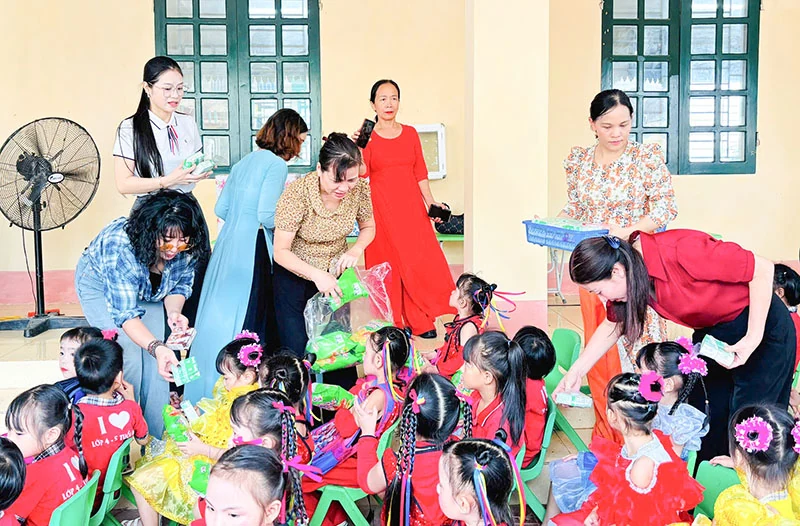 Trao tặng công trình nước sạch cho Trường Mầm non Yên Lạc (Như m88 the thao)