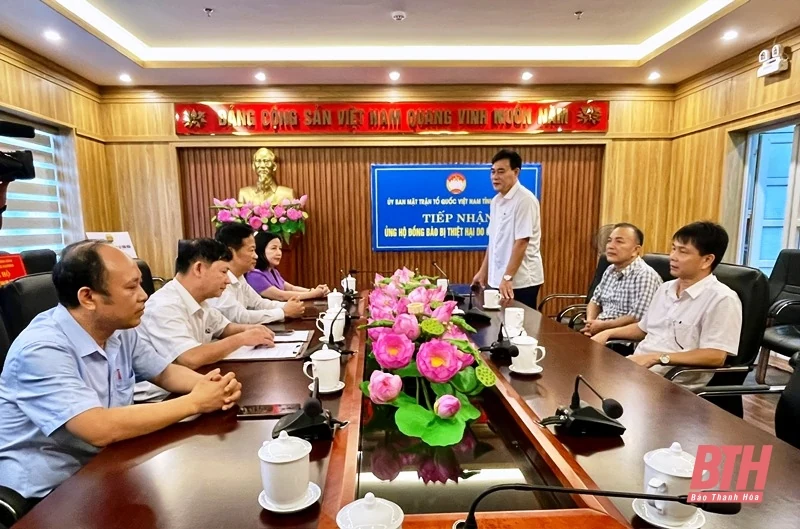 Huyện Quảng Xương trao 5 tỷ đồng ủng hộ đồng bào phía Bắc bị thiệt hại do bão số 3