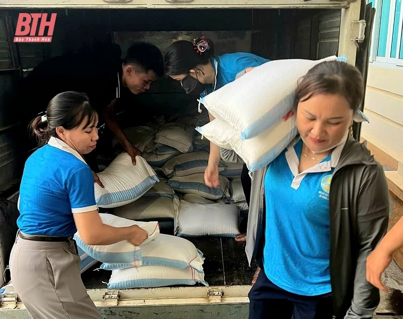 Hội LHPN thị xã Nghi Sơn và Quảng Xương trao hỗ trợ nhân dân các tỉnh Lào Cai, Yên Bái tổng trị giá gần 1,3 tỷ đồng