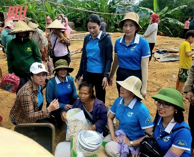 Hội LHPN thị xã Nghi Sơn và Quảng Xương trao hỗ trợ nhân dân các tỉnh Lào Cai, Yên Bái tổng trị giá gần 1,3 tỷ đồng
