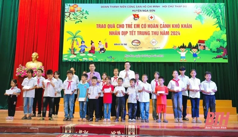 Tuổi trẻ Thanh Hóa chung tay vì trẻ em có hoàn cảnh khó khăn dịp Tết Trung thu 2024