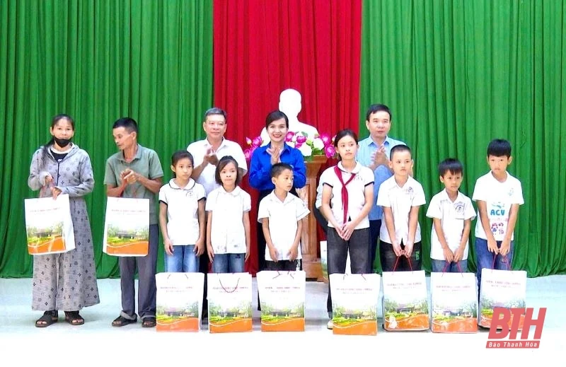 Tuổi trẻ Thanh Hóa chung tay vì trẻ em có hoàn cảnh khó khăn dịp Tết Trung thu 2024