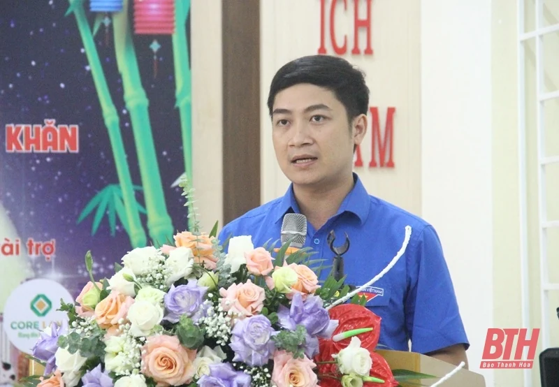 Trao 50 suất quà cho trẻ em có hoàn cảnh đặc biệt, khó khăn