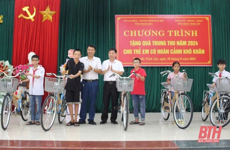 Quỹ Bảo trợ trẻ em tỉnh tặng quà Trung thu cho gần 1.000 trẻ em có hoàn cảnh khó khăn