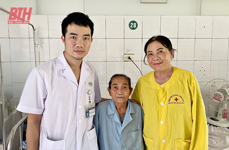 Bơm xi măng sinh học tạo hình thân đốt dang nhap m88 ngực cao bằng phương pháp ngoài cuống