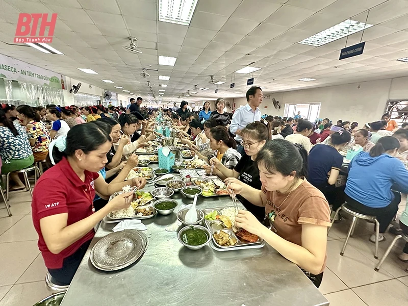 Bữa cơm công đoàn cảm ơn người lao động