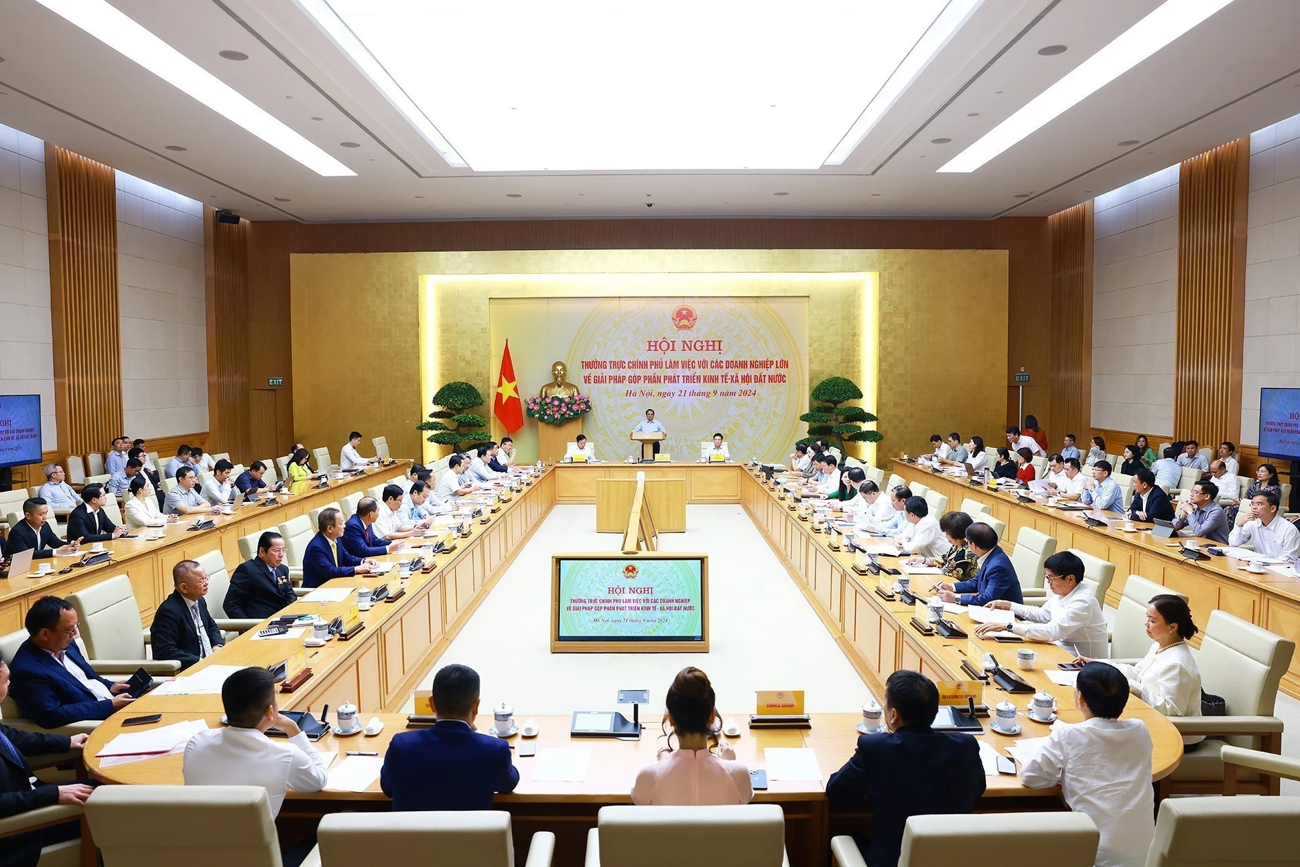 Thủ tướng Phạm Minh Chính chủ trì làm việc với các doanh nghiệp tư nhân lớn góp phần phát triển đất nước