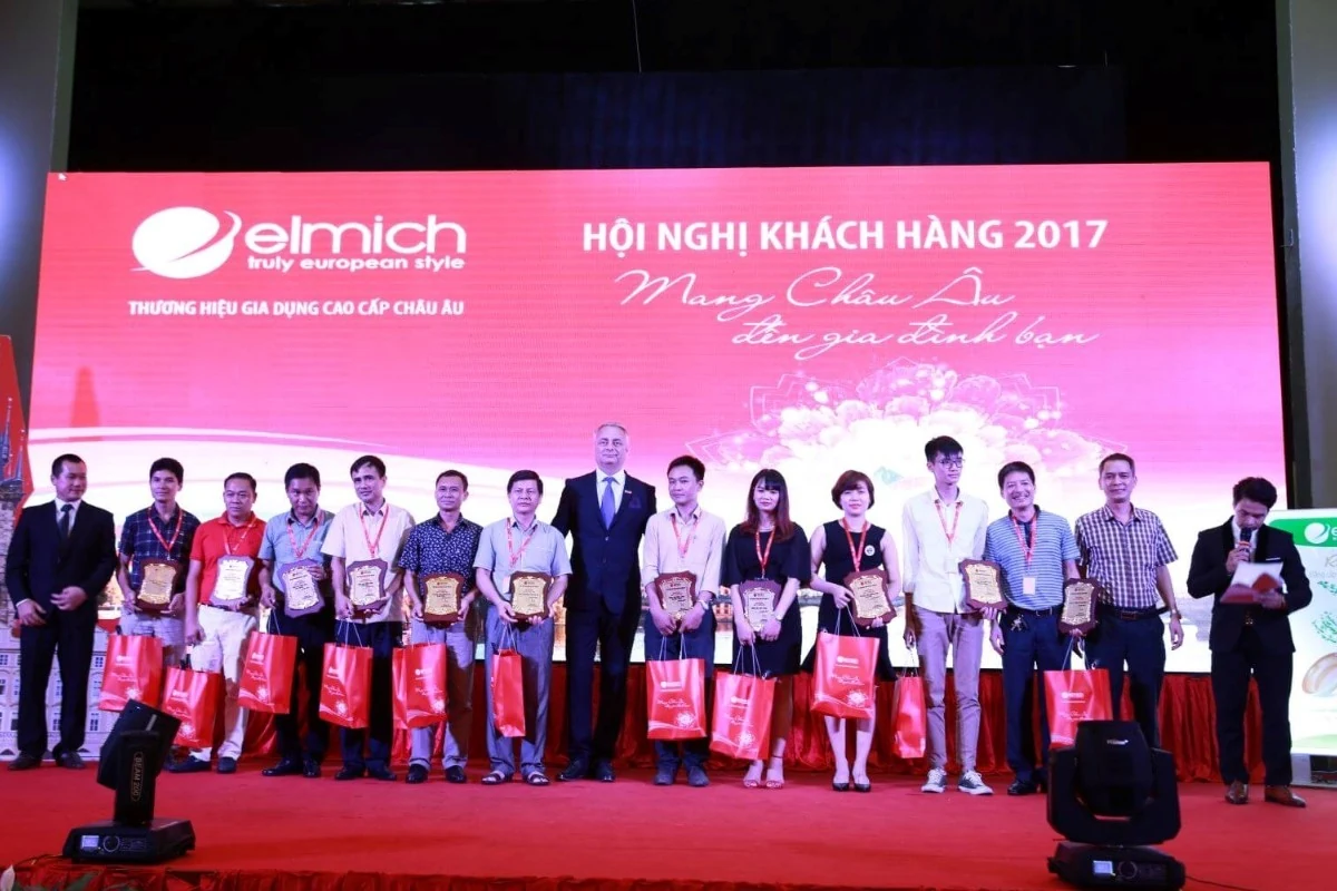 Dịch vụ tổ chức hội nghị khách hàng Hòa Bình Events Group “cháy hàng” dịp cuối năm