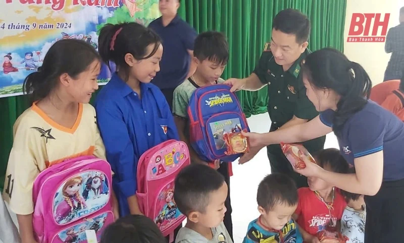 Chiến sĩ Biên phòng và các hoạt động ý nghĩa dành cho thiếu nhi dịp Tết Trung thu