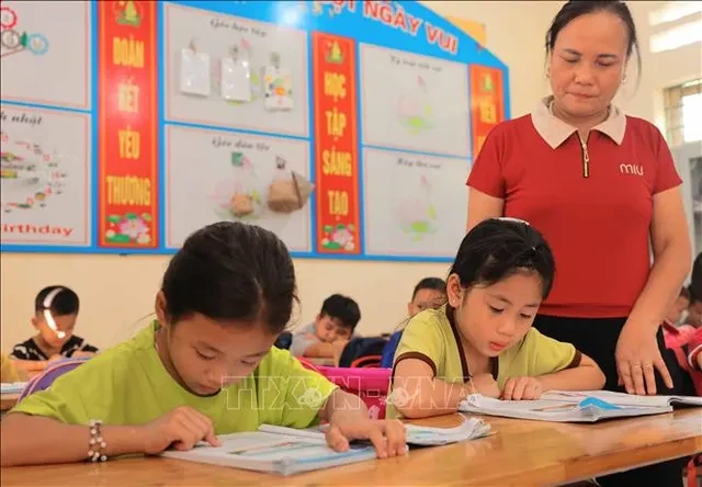 Ổn định việc ăn, ở và học tập cho 107 học sinh thôn Làng Nủ