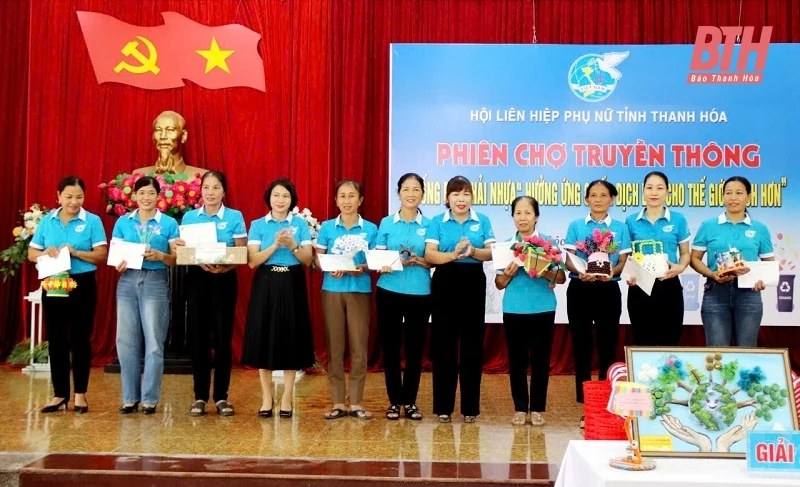Trao giải Cuộc thi “Sản phẩm thủ công làm bằng nhựa tái chế và nguyên liệu thân thiện với môi trường”