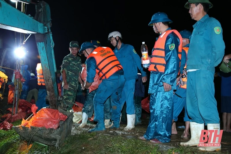 Sự cố thấm nước qua đê sông Mã đã được khắc phục tạm thời