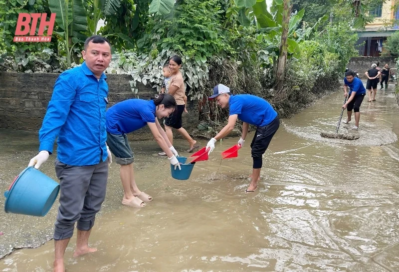 TP Thanh Hóa huy động các lực lượng dọn vệ sinh môi trường sau lũ