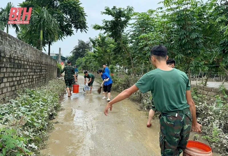 TP Thanh Hóa huy động các lực lượng dọn vệ sinh môi trường sau lũ