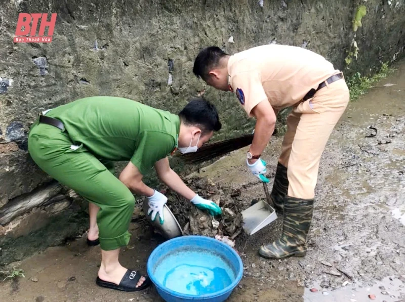 TP Thanh Hóa huy động các lực lượng dọn vệ sinh môi trường sau lũ