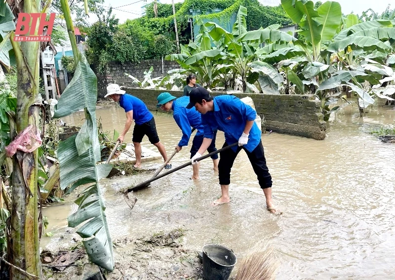TP Thanh Hóa huy động các lực lượng dọn vệ sinh môi trường sau lũ
