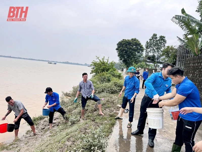 TP Thanh Hóa huy động các lực lượng dọn vệ sinh môi trường sau lũ