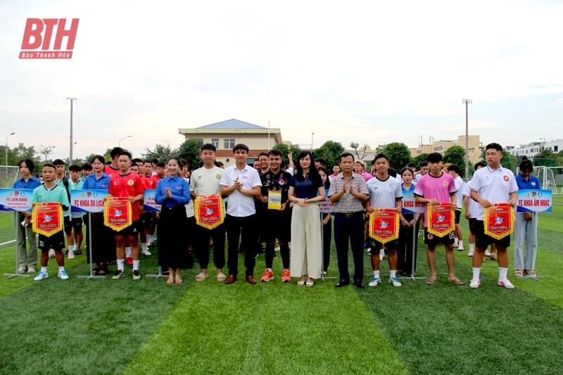 Sôi nổi Giải bóng đá nam học sinh, sinh viên Trường Đại học Văn hóa, Thể thao và Du lịch Thanh Hóa