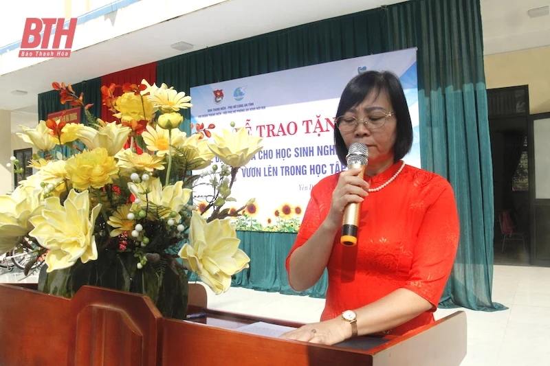 Trao tặng xe đạp cho học sinh có hoàn cảnh khó khăn
